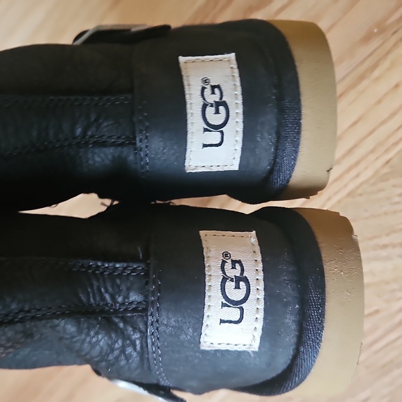 Ugg Leather Girls Boots - Picture 5 of 7